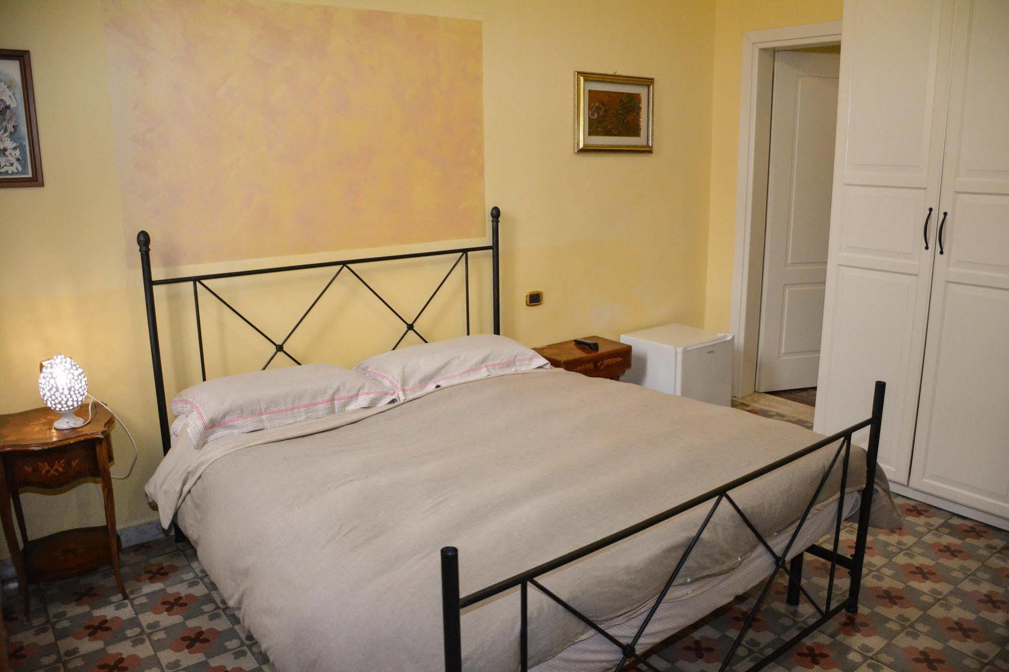 B&B Le Colonne Brindisi Ngoại thất bức ảnh